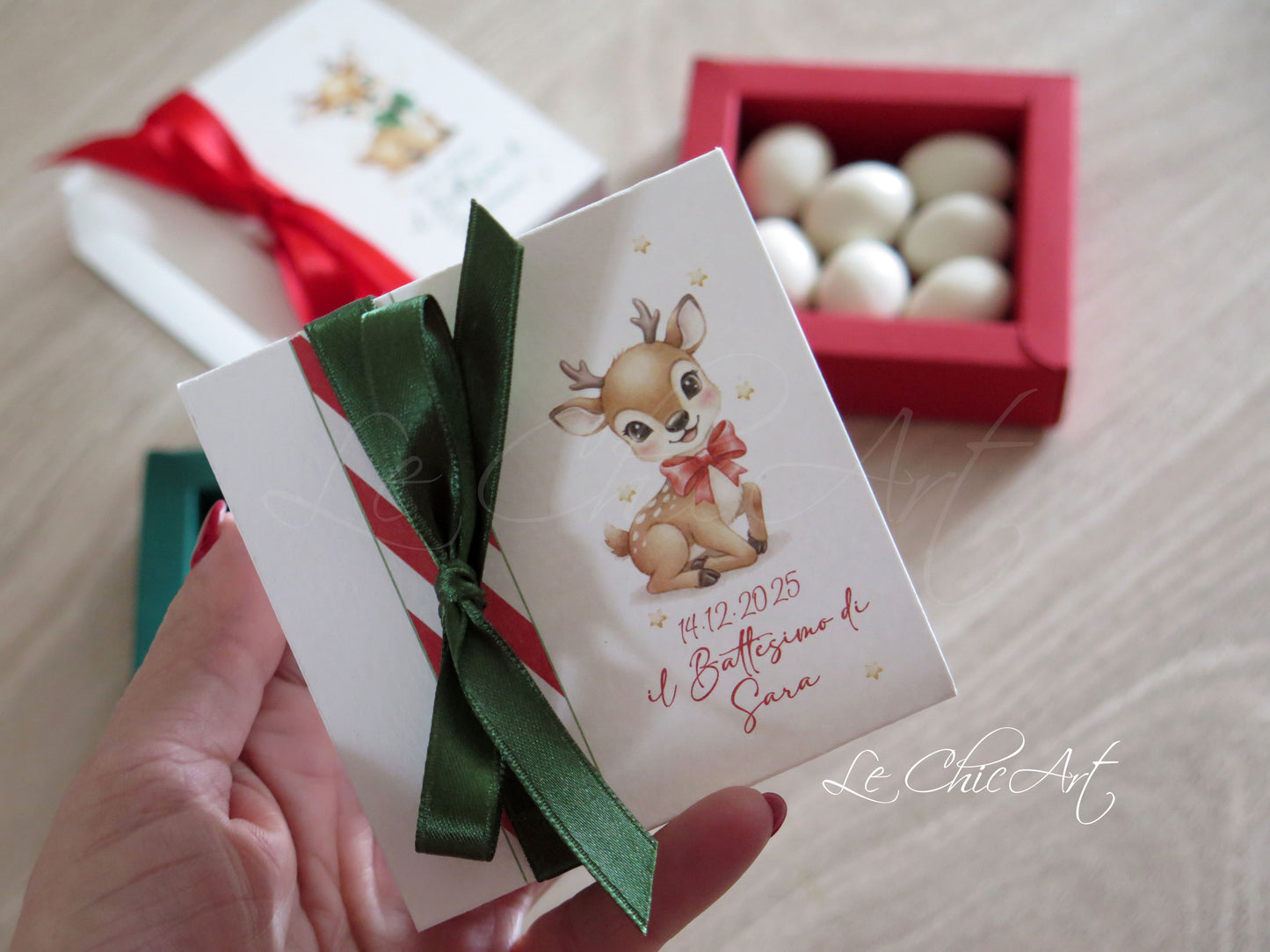 Scatoline portaconfetti a sfilo tema Dolce Renna con decorazioni natalizie rosse e verdi - Bomboniere battesimo personalizzate