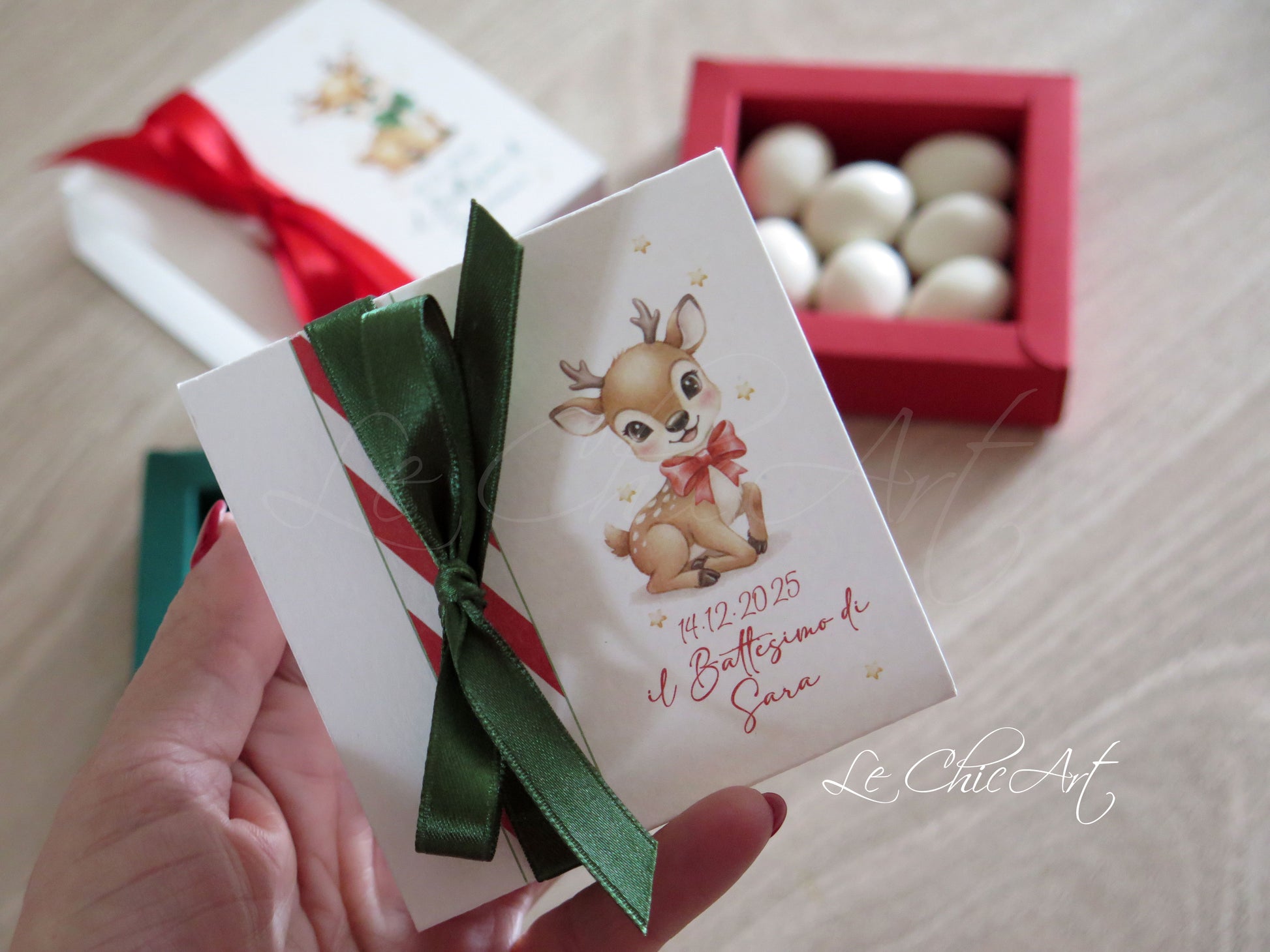 Scatoline portaconfetti a sfilo tema Dolce Renna con decorazioni natalizie rosse e verdi - Bomboniere battesimo personalizzate