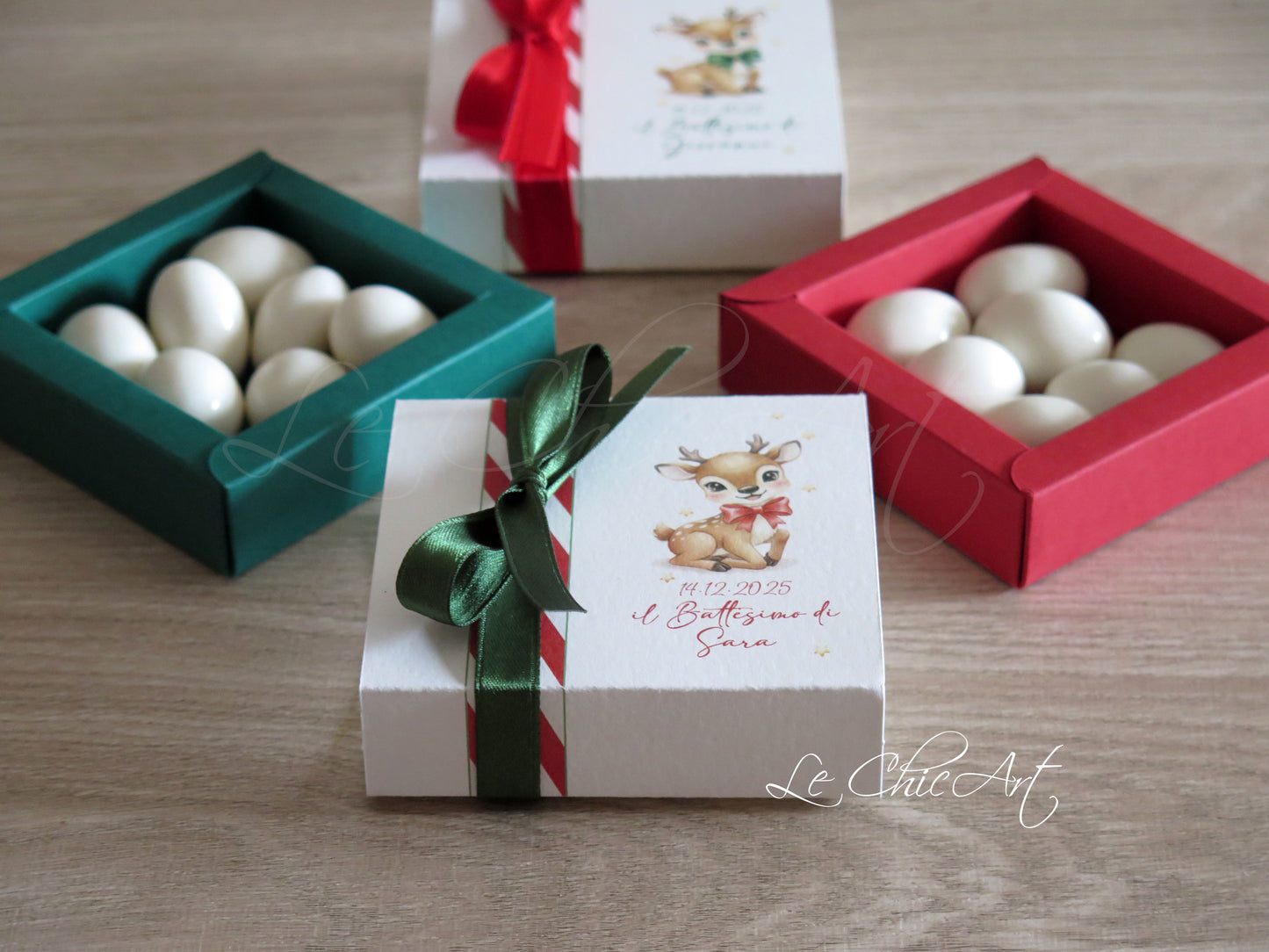 Dettaglio scatola portaconfetti 8x8x2cm decorazione renna natalizia con elementi bosco - Bomboniera nascita tema natalizio