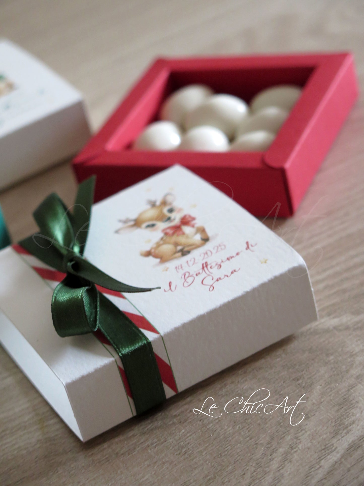 Set scatole portaconfetti a sfilo 8x8x2cm tema natalizio Dolce Renna con decorazioni rosse e verdi - Bomboniere battesimo nascita